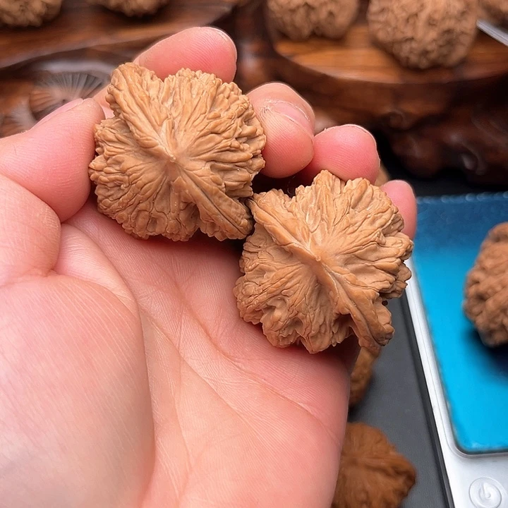 桃核把件L****8核桃麦穗虎头