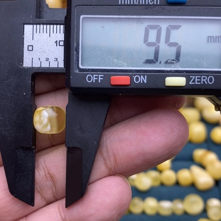 琥珀未镶嵌裸石32号9.5*8微瑕