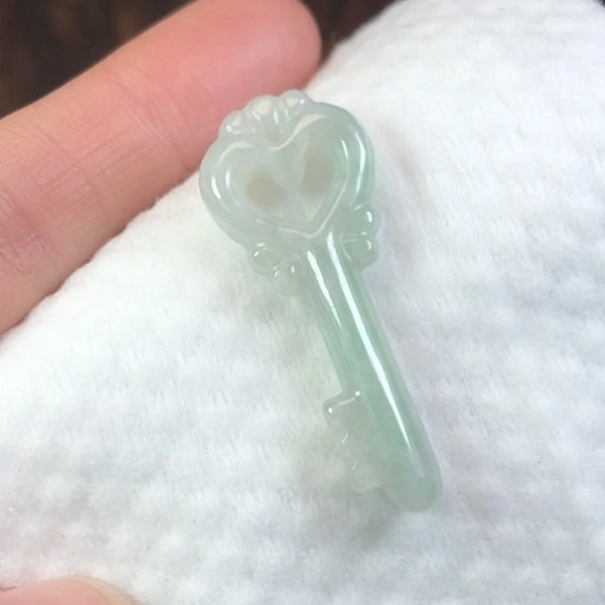 翡翠未镶嵌颈饰缅甸A货，每天下午1点半开播