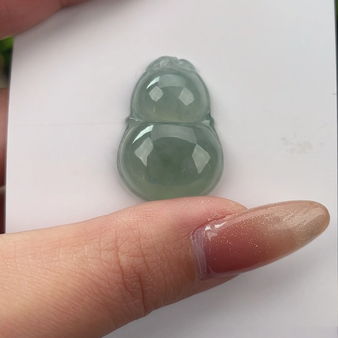 翡翠未镶嵌颈饰葫芦