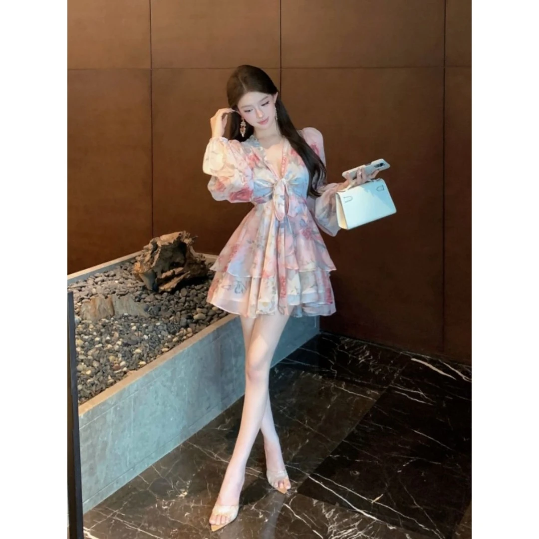 【2523人收藏】纯欲收腰百搭绑带印花连衣裙女V领修身短裙又a又飒