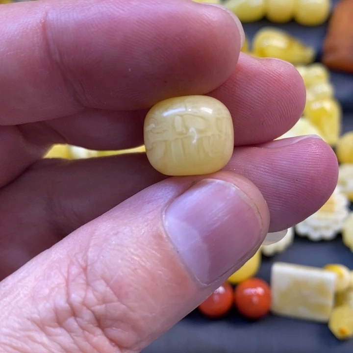 未镶嵌琥珀裸石没***在天然原矿琥珀蜜蜡