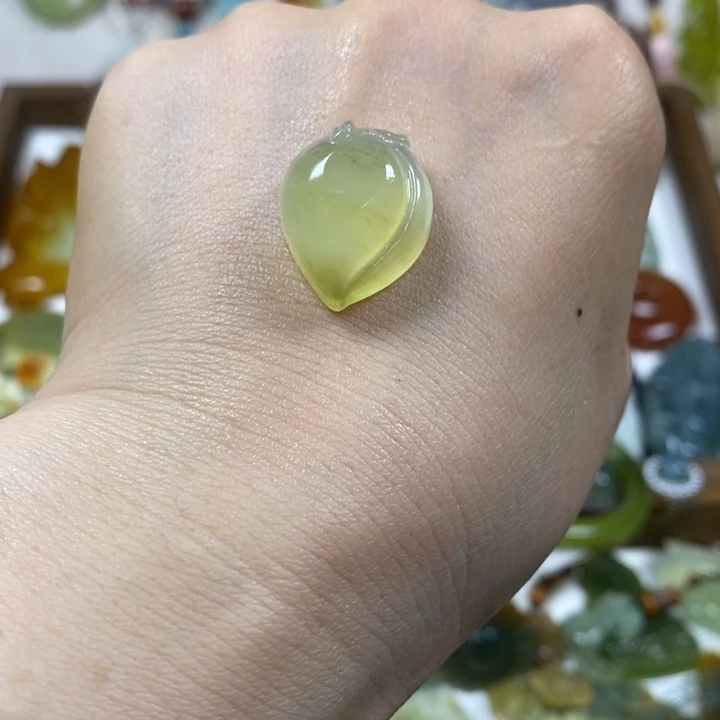 蛇纹石玉未镶嵌吊坠