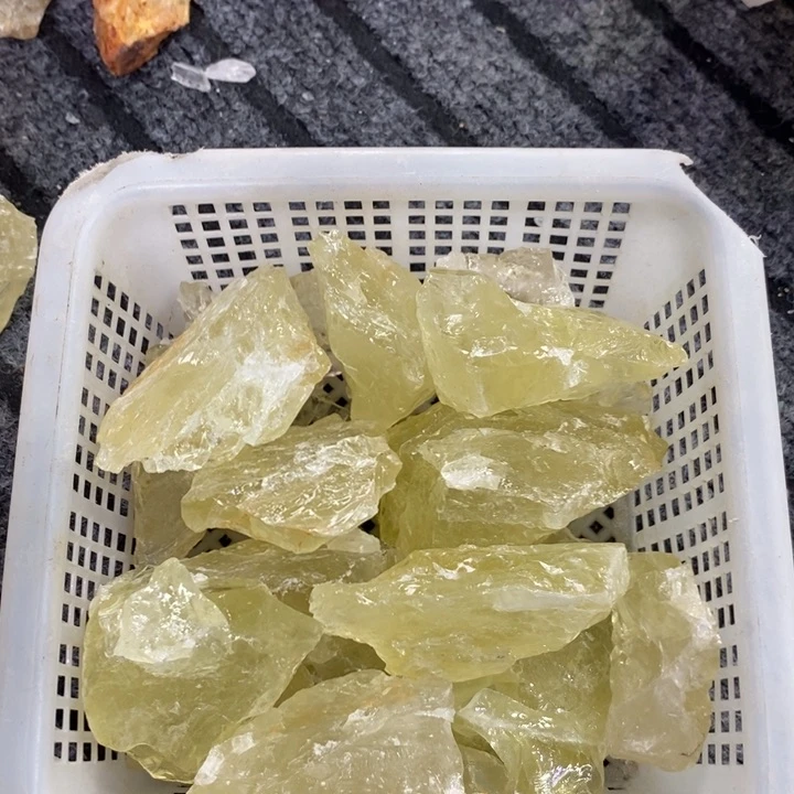 未镶嵌水晶大型摆件（非配饰）