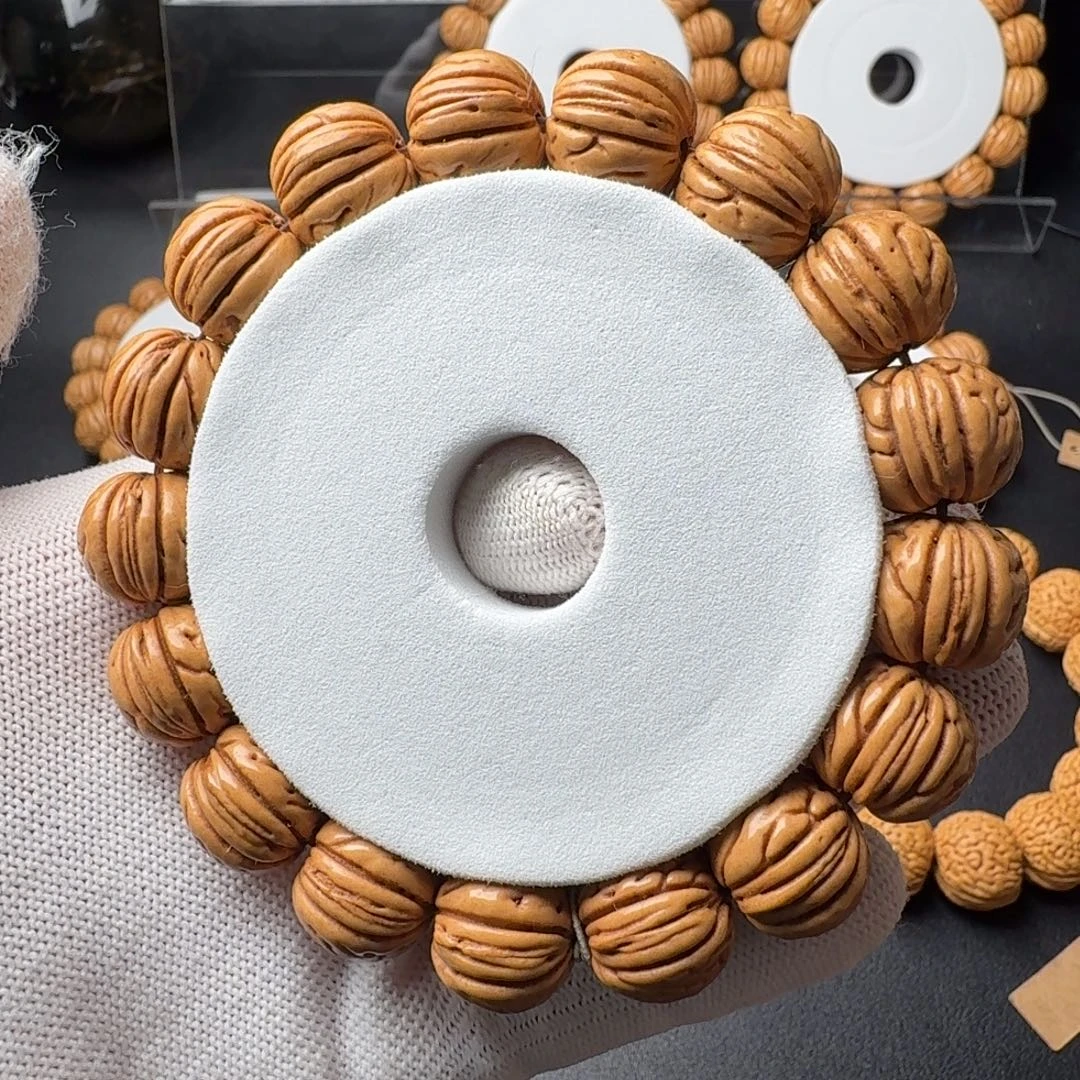 桃核手串盘锦野生大肌肉