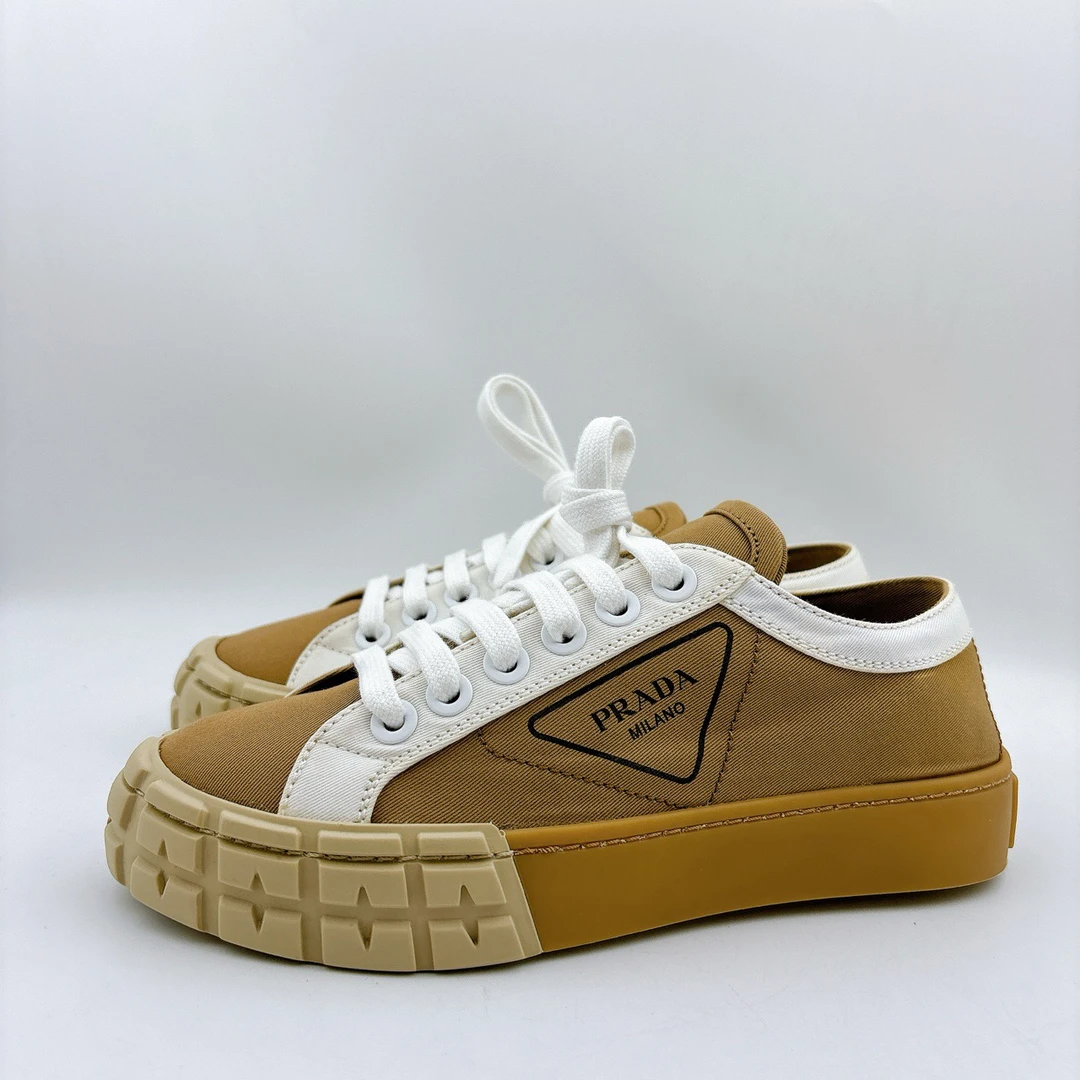 99新 Prada/普拉达 36码/焦糖饼干板鞋/BM00981