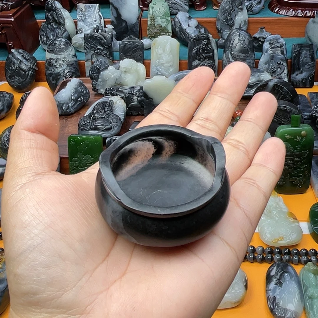 与***舞和田玉未镶嵌把件