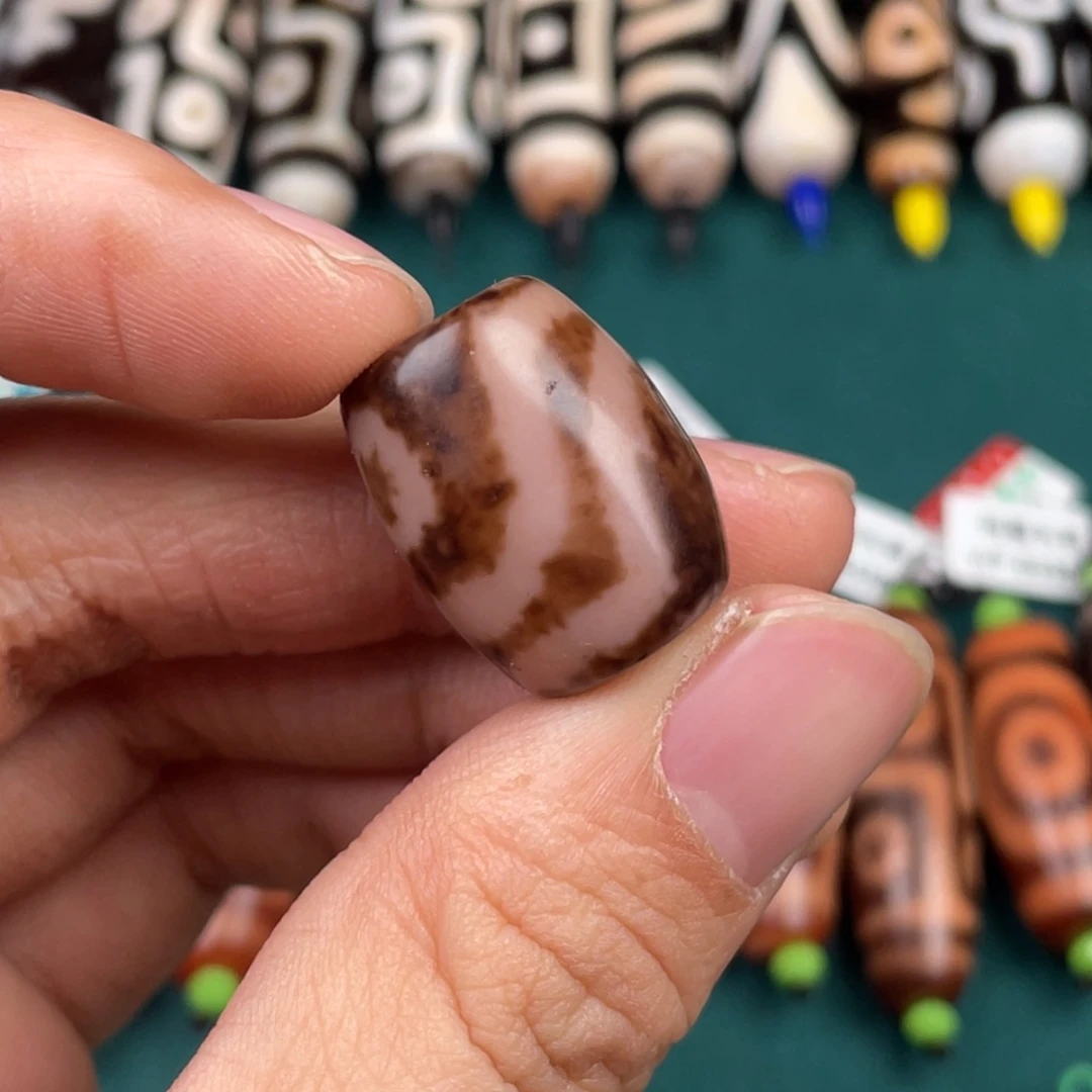 玛瑙/玉髓裸珠曲贡二眼