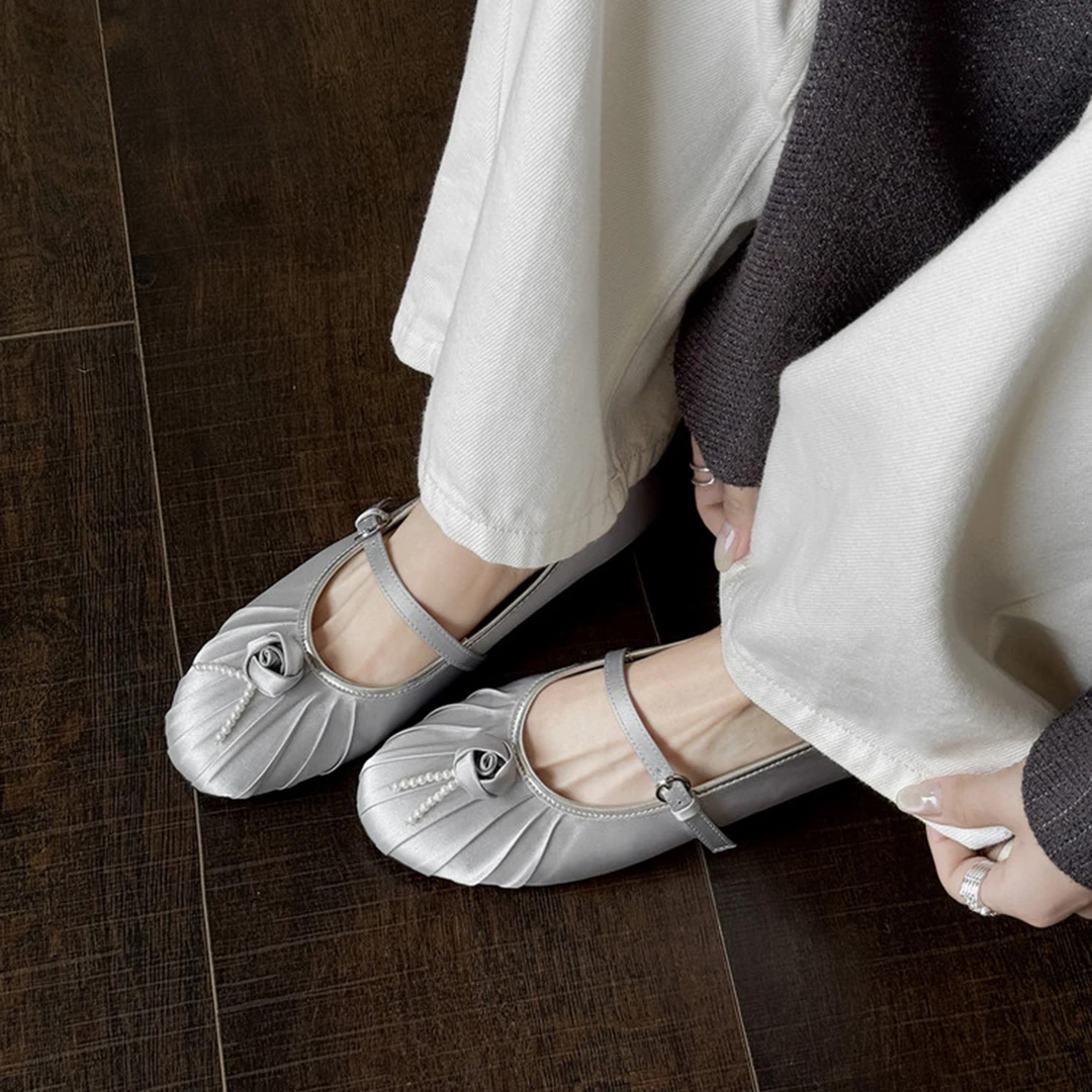 法式玫瑰花串珠平底玛丽珍鞋女2026早春新款绸缎一字带芭蕾舞单鞋