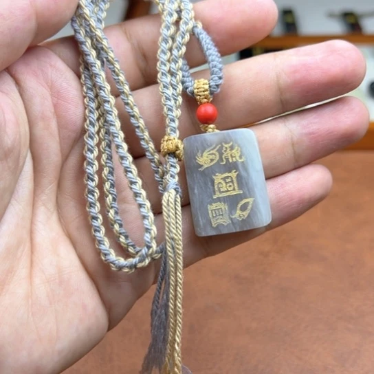 颈饰未镶嵌和田玉（糖玉）