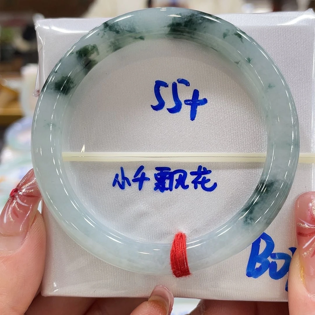 翡翠手镯未镶嵌翡翠手镯