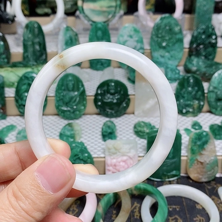 未镶嵌独山玉手镯