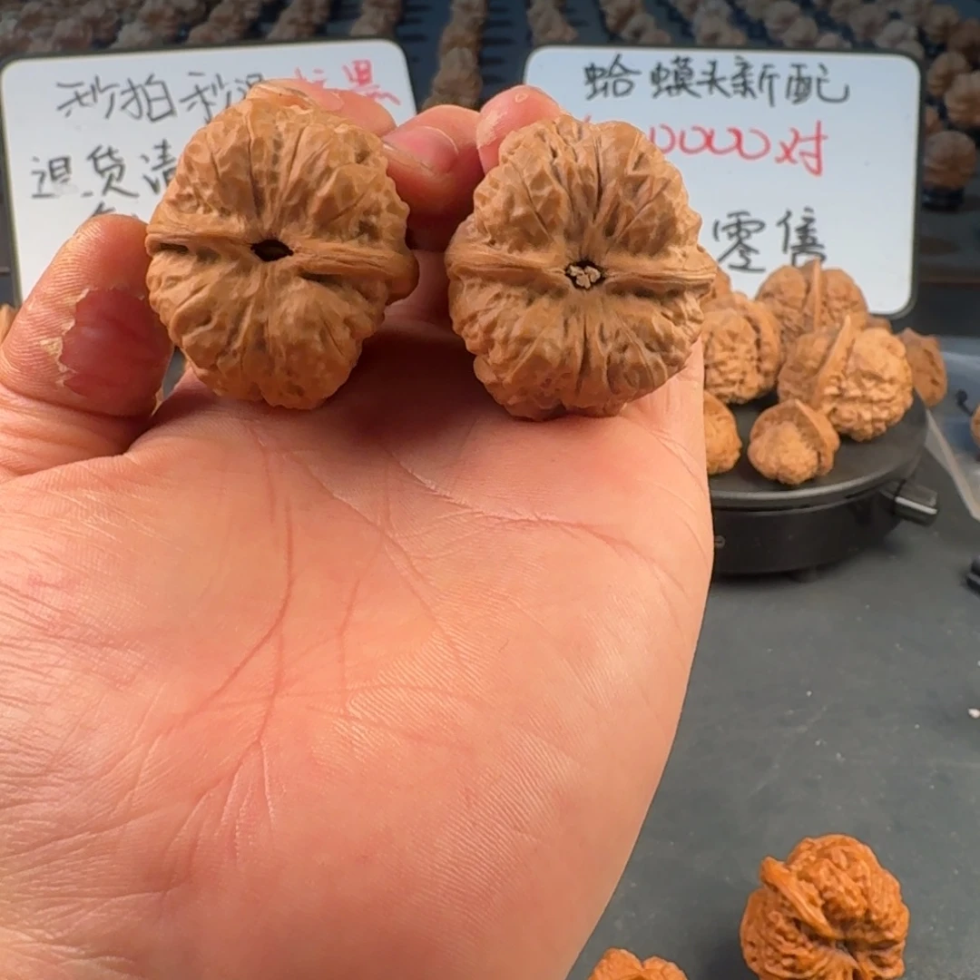 ***ㅤ文玩核桃吊坠蛤蟆的眼睛是真的好看啊