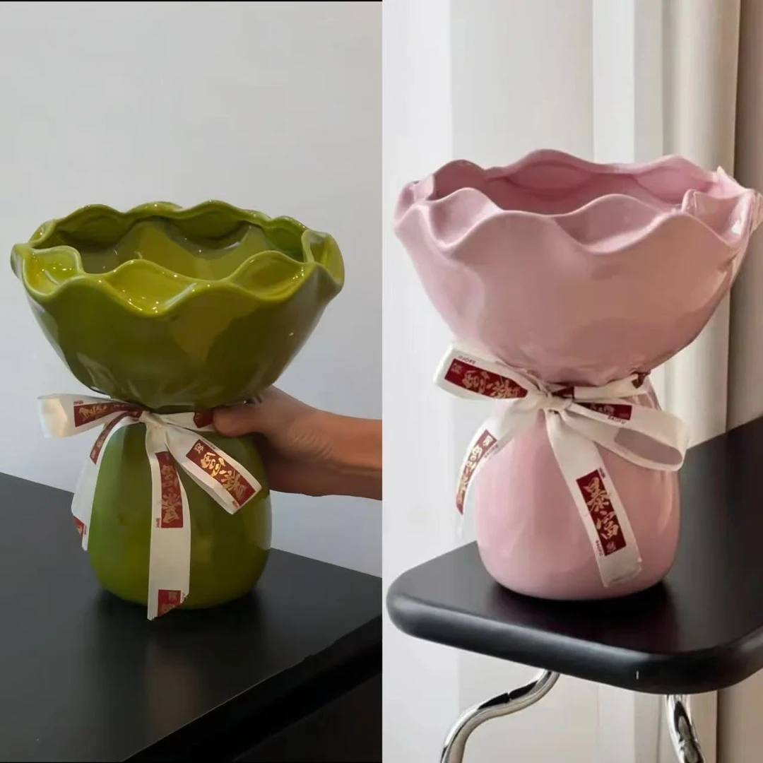 花瓶可爱高级感陶瓷花瓶装饰摆件轻奢家用花瓶插花创意新婚伴手礼