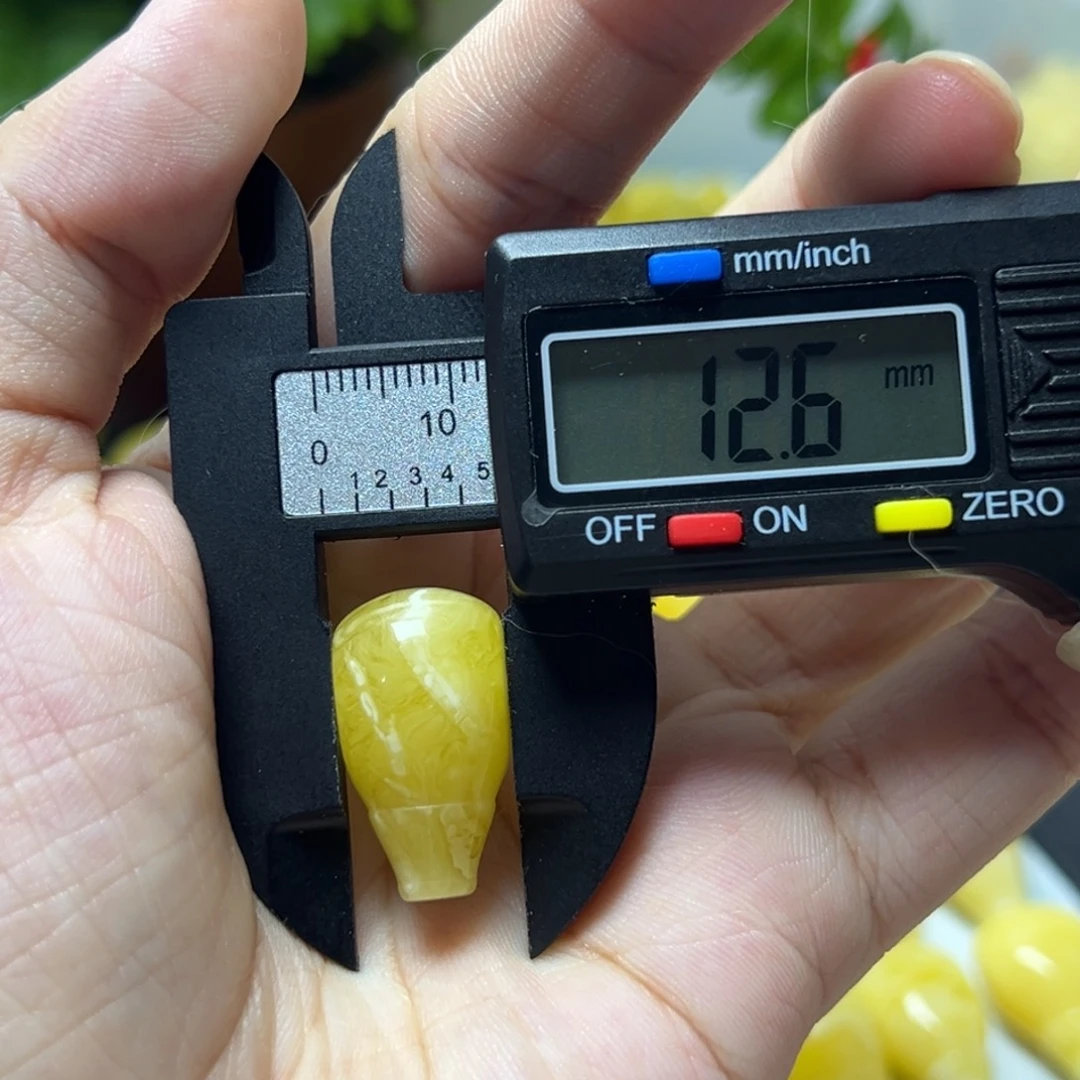 一***米未镶嵌琥珀裸石三通