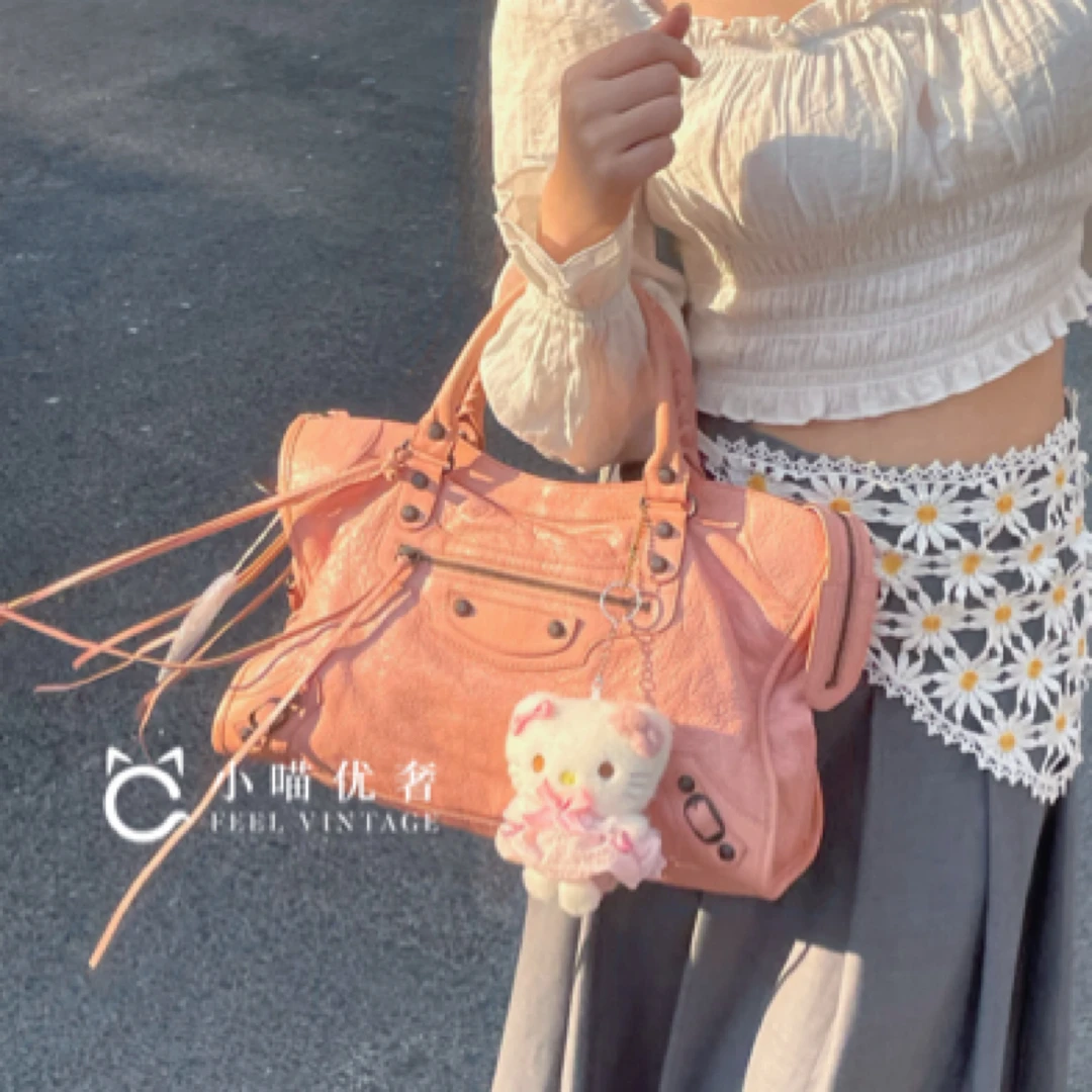 99新 Balenciaga/巴黎世家 樱花粉色黑钉中号机车包单肩包女 养护