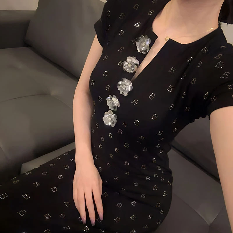 纯欲风轻奢气质收腰短袖连衣裙女2025夏季新款爆款显瘦包臀长裙子