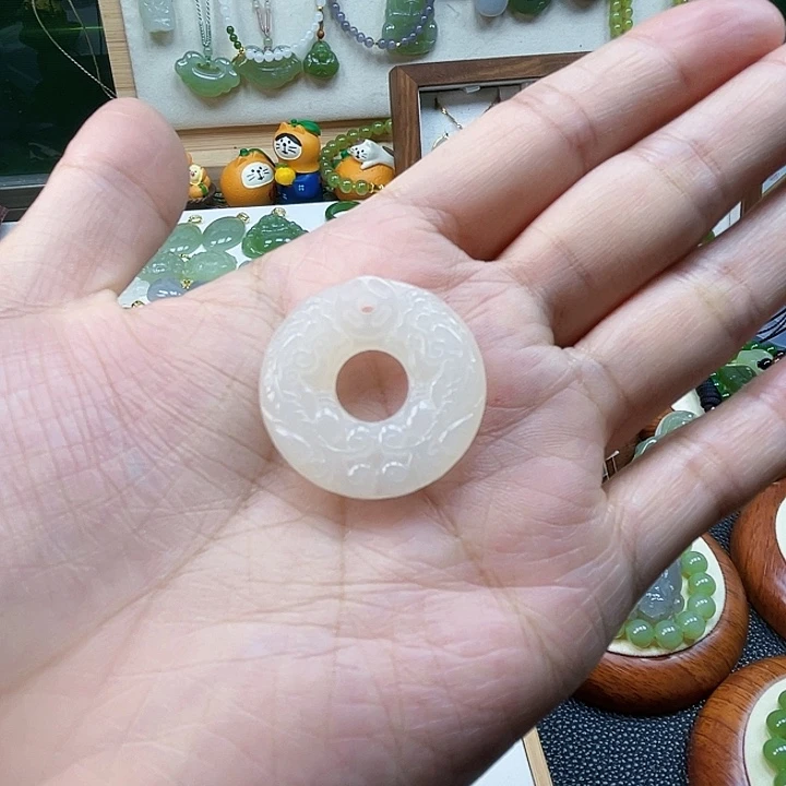 和田玉未镶嵌吊坠(不含链)时**醺