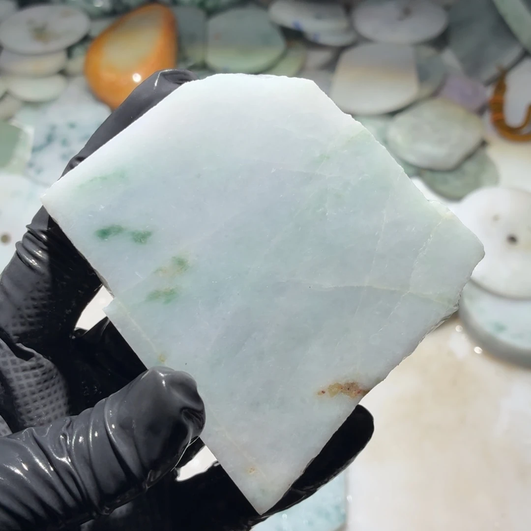 翡翠未镶嵌颈饰边角料