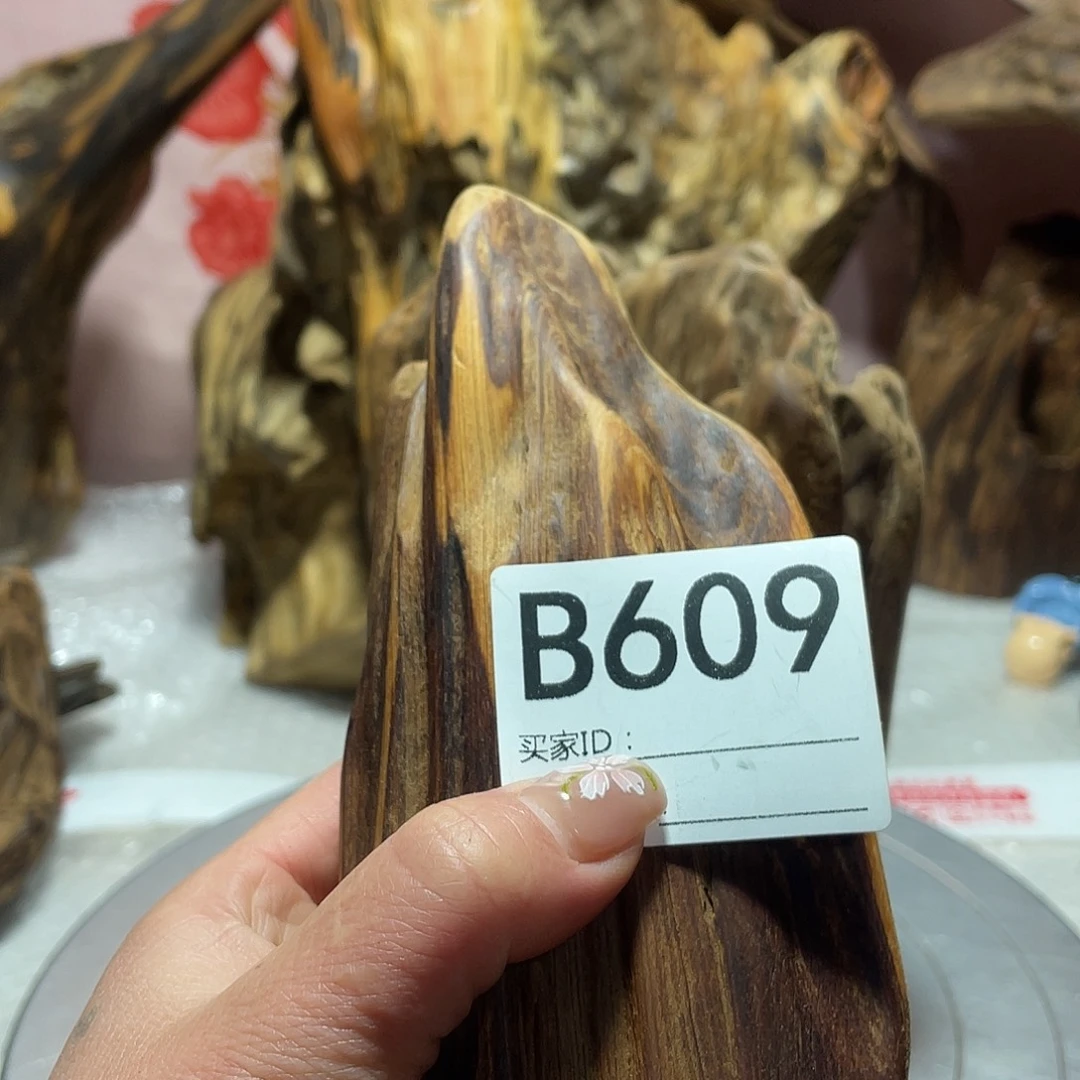 正***哥玉土沉香香木摆件