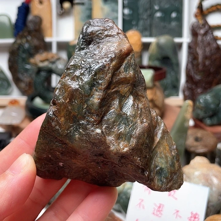 未镶嵌岫岩河磨玉（透闪石质玉）把件