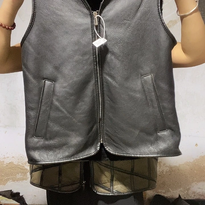 黑色亮面微领马甲L瑕疵品