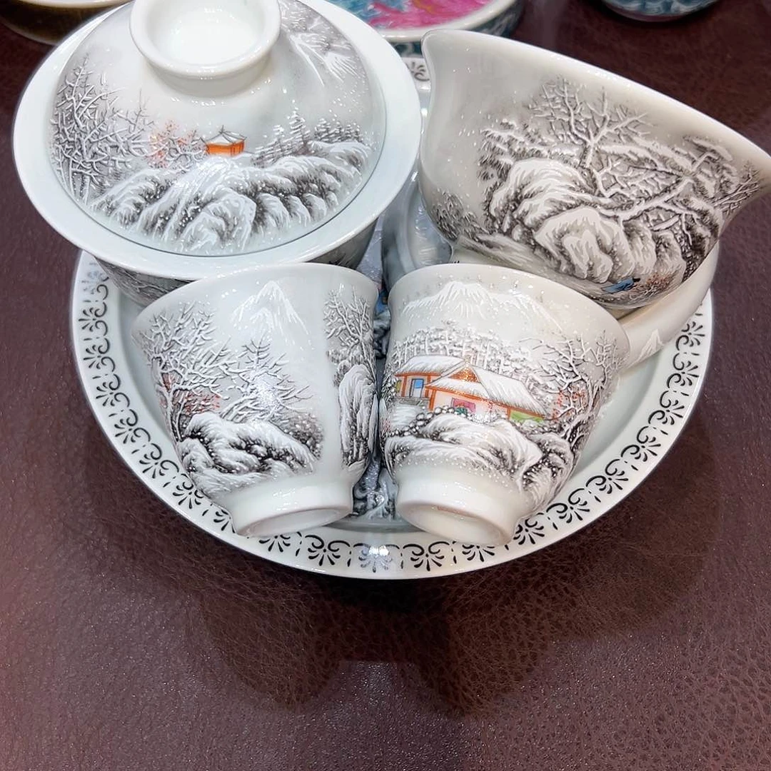 摆件景德镇市和上海浦东国际机场的建设也取得