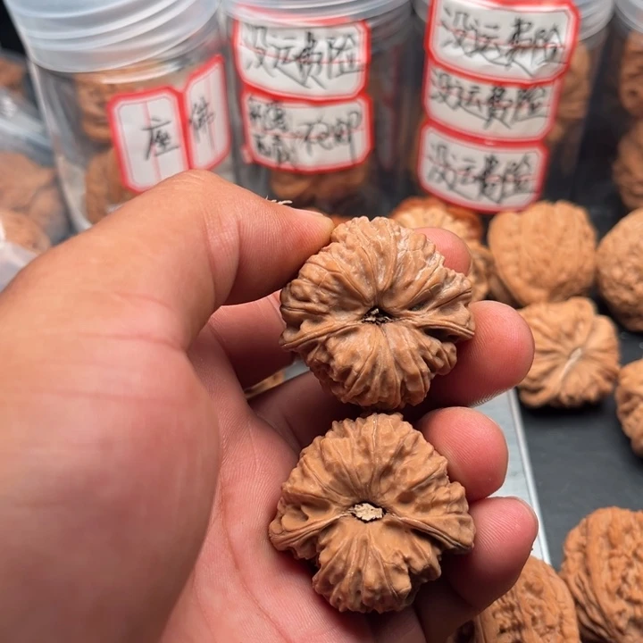 把件文玩核桃凹的