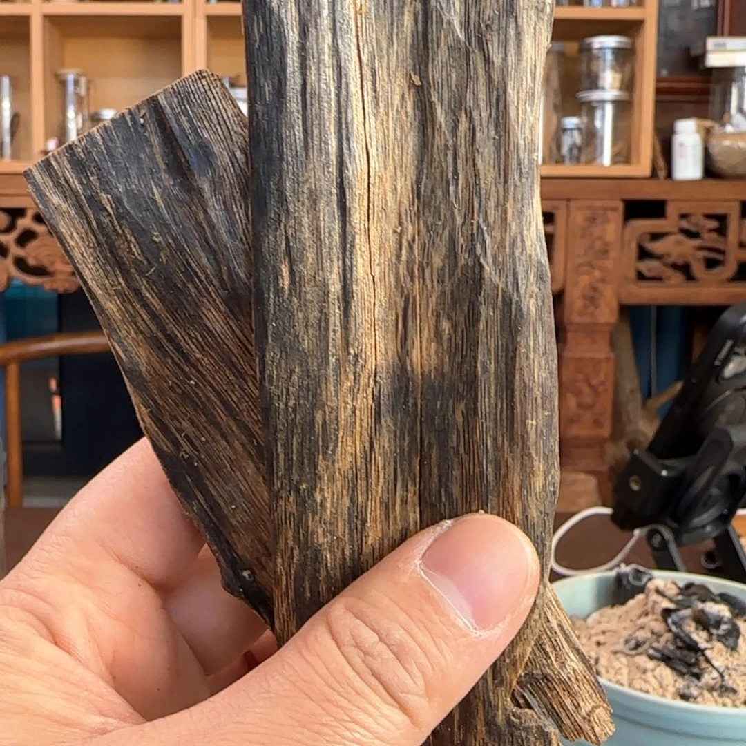 沉香摆件春*奇楠一代苗金沙叶17.8克