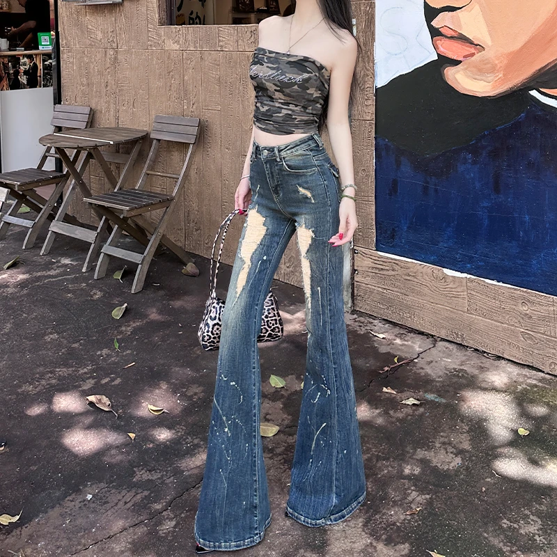 纯欲辣妹破洞中腰微喇叭涂鸦牛仔裤女2025秋季新款修身气质设计感