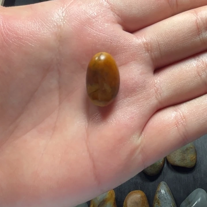 红***果和田玉未镶嵌珠宝奇石