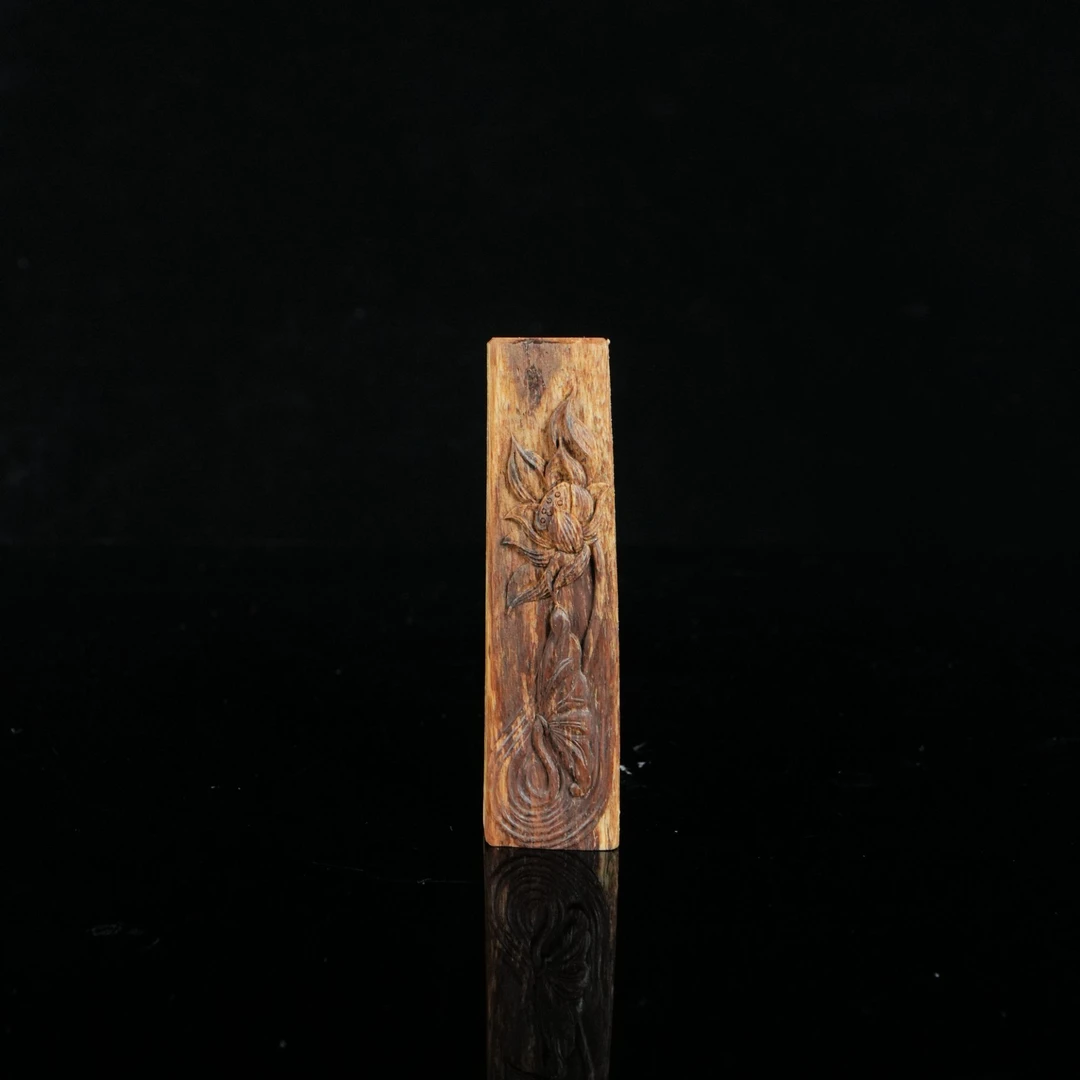 B5685 台湾回流越南惠安黄油沉水吊坠 6.65x1.85x1.06cm 8.86g