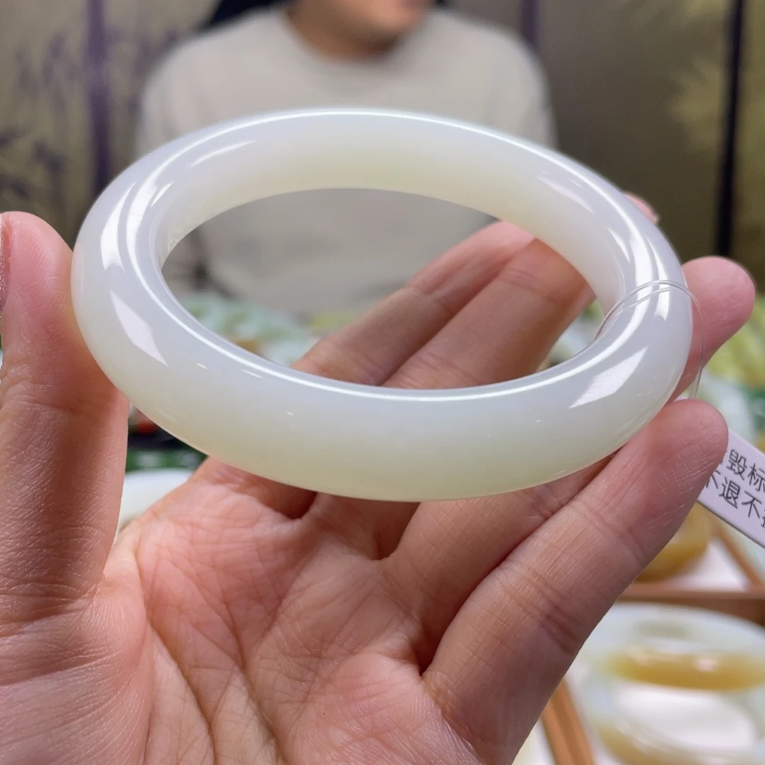 和田玉未镶嵌手镯56圈