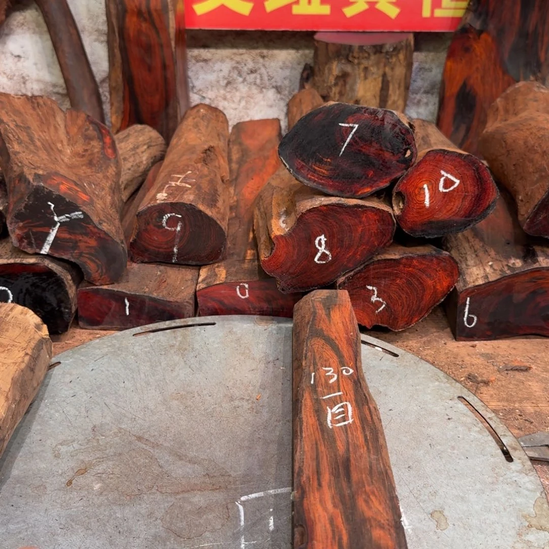 自***受交趾黄檀（大红酸枝）其他