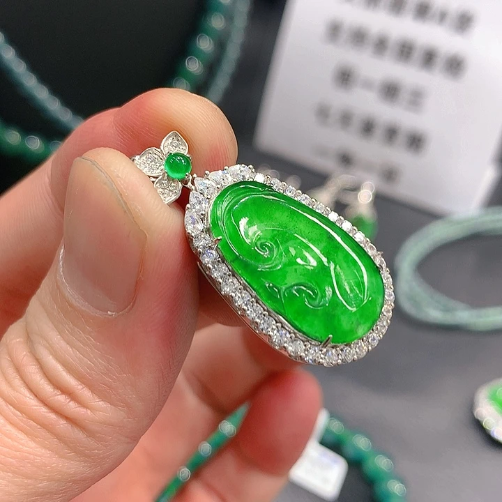 翡翠手链未镶嵌。。。