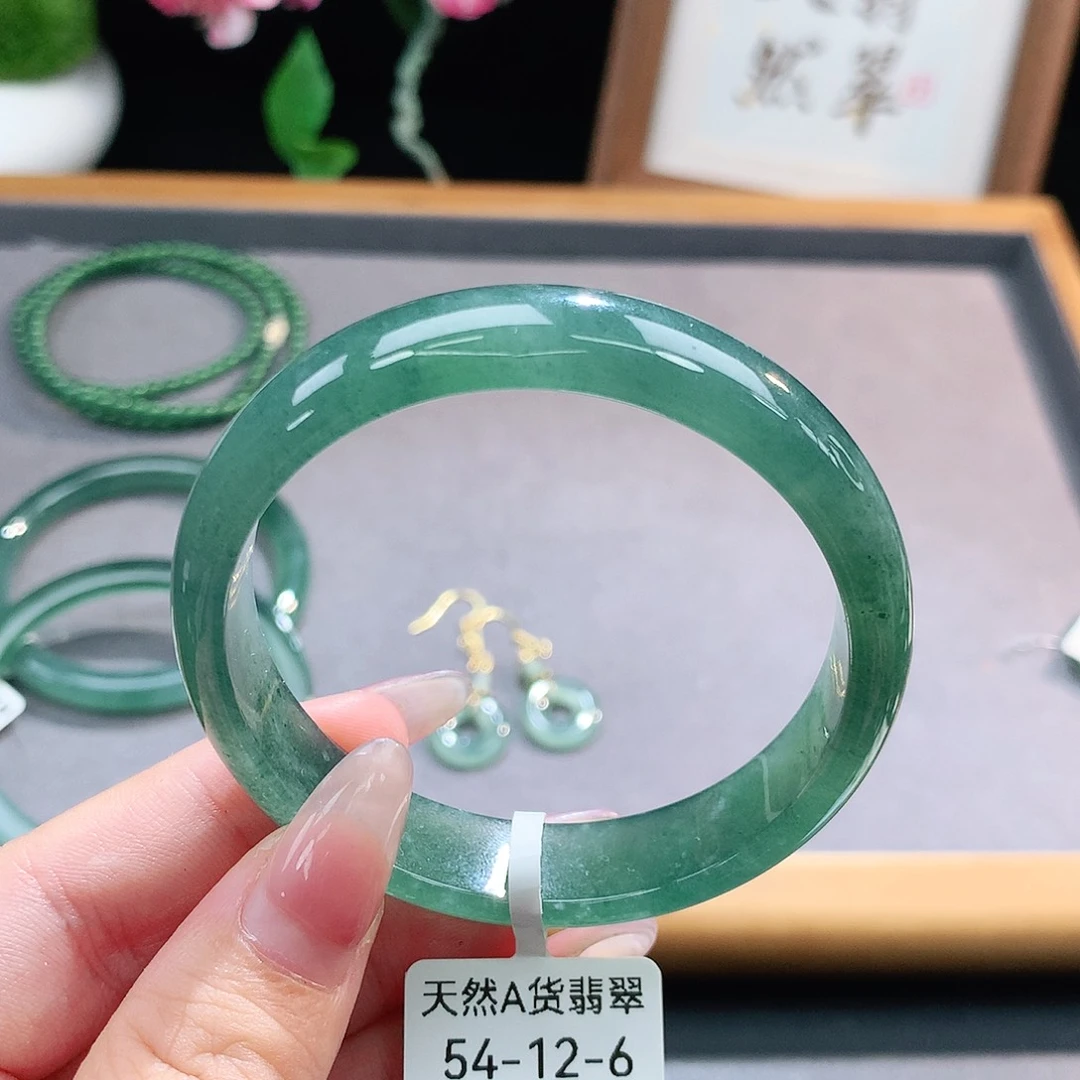 未镶嵌手镯（圆镯）翡翠