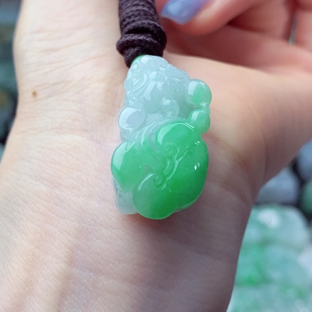 颈饰未镶嵌翡翠天然