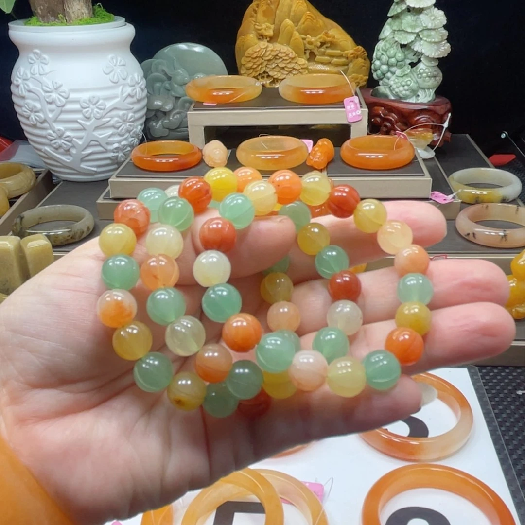 未镶嵌石英质玉（黄龙玉）手镯