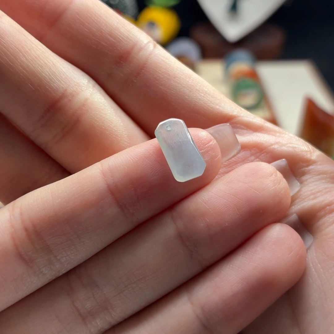 颈饰未镶嵌翡翠冰蓝吊坠