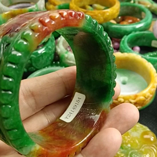 翡翠未镶嵌颈饰小*