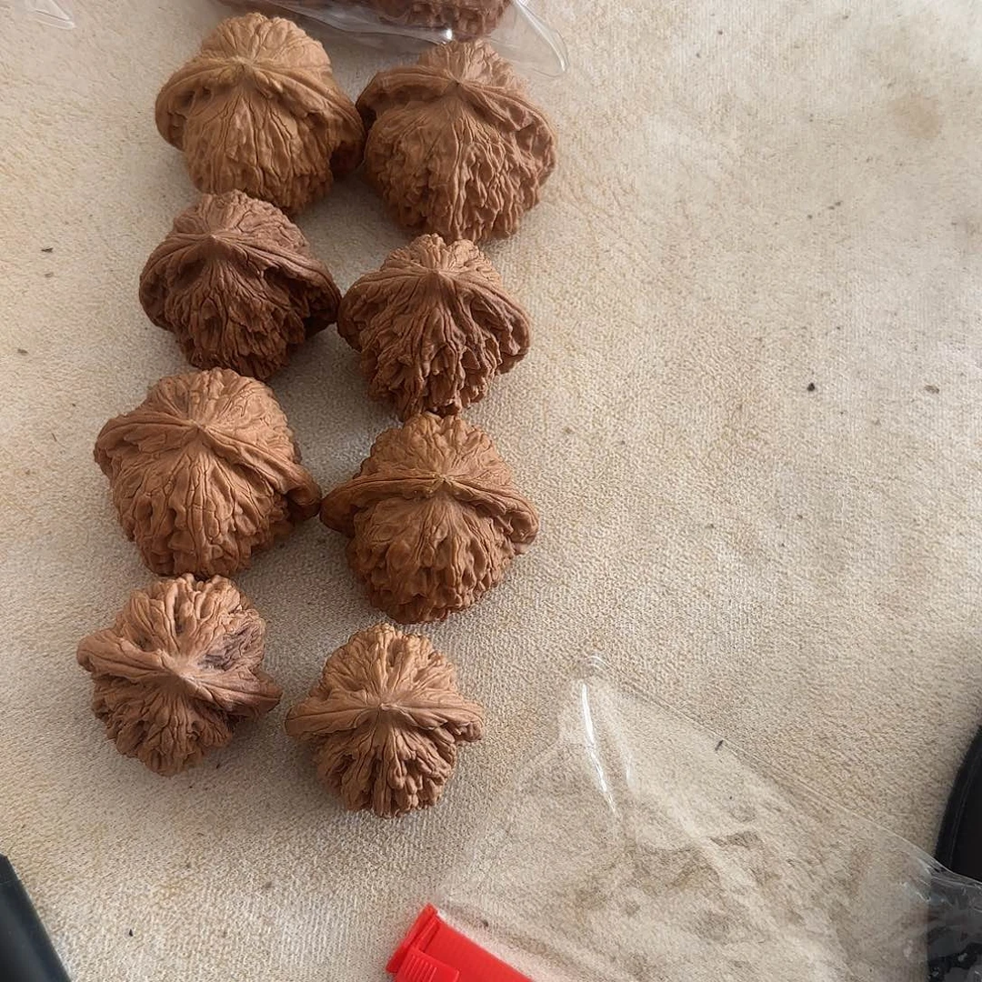 文玩核桃吊坠有瑕疵的装盒不退不换看好拍