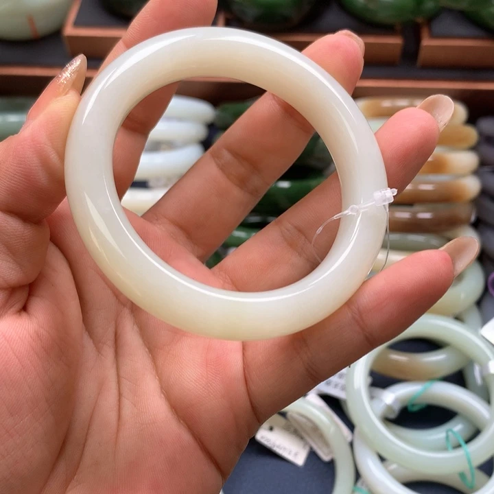 【闪购商品】未镶嵌手镯和田玉
