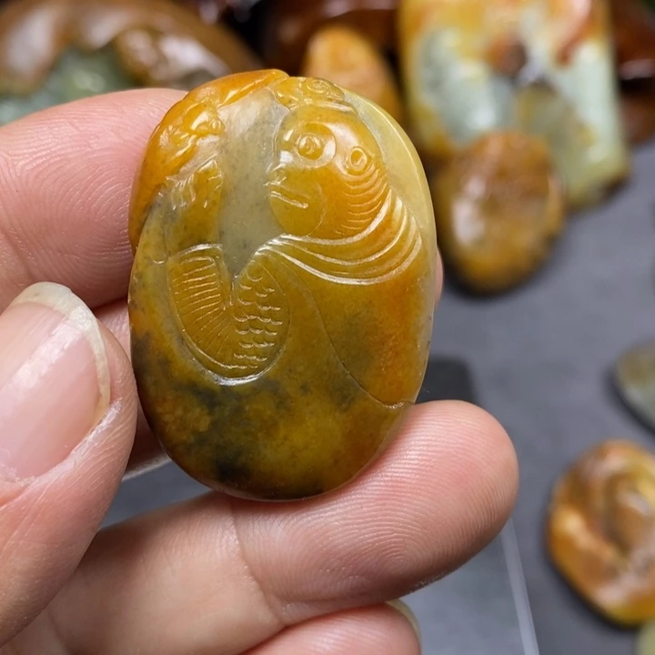 和田玉未镶嵌把件