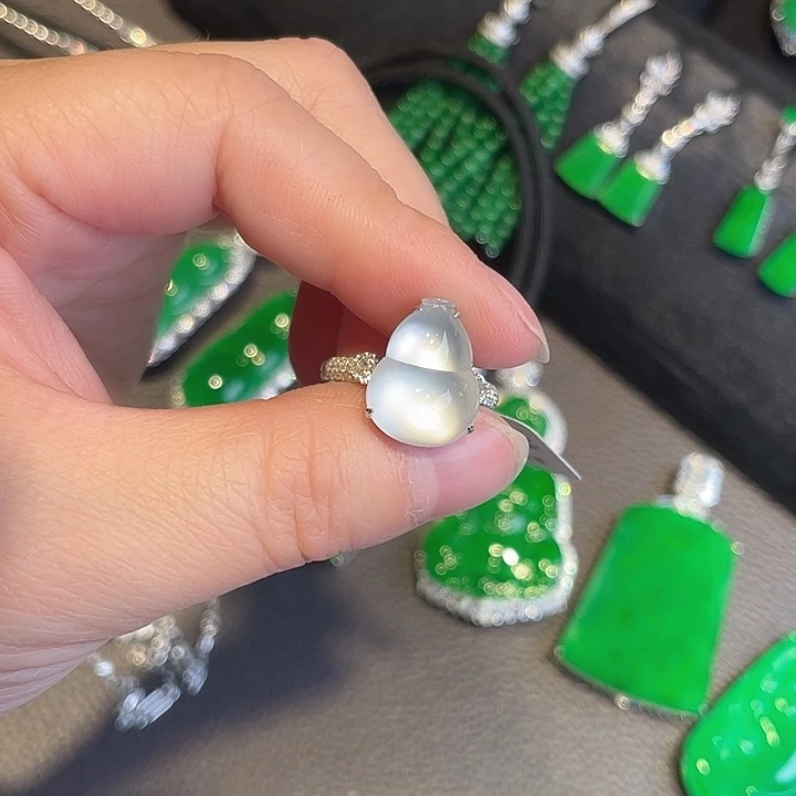 翡翠挂件18K金镶嵌葫芦戒指