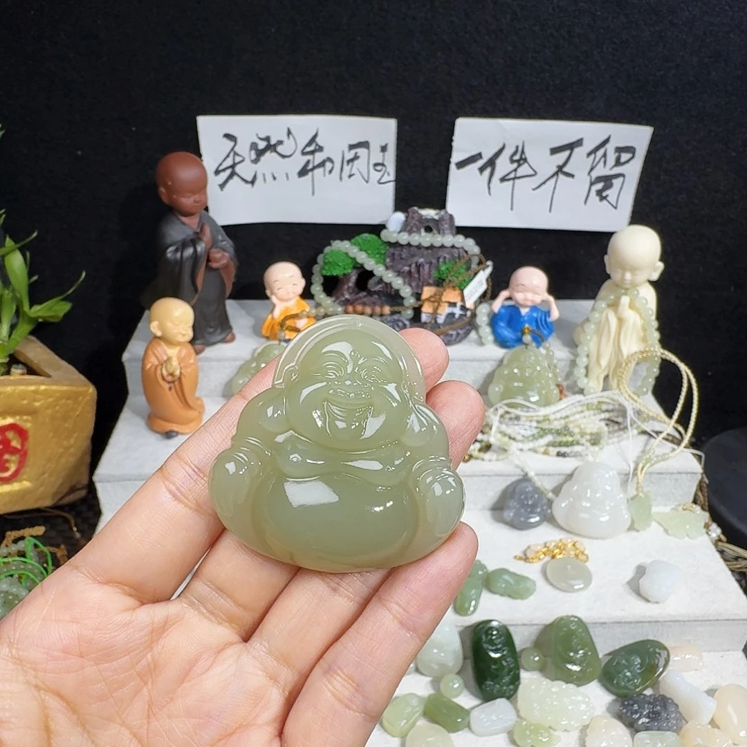 L***o和田玉未镶嵌颈饰
