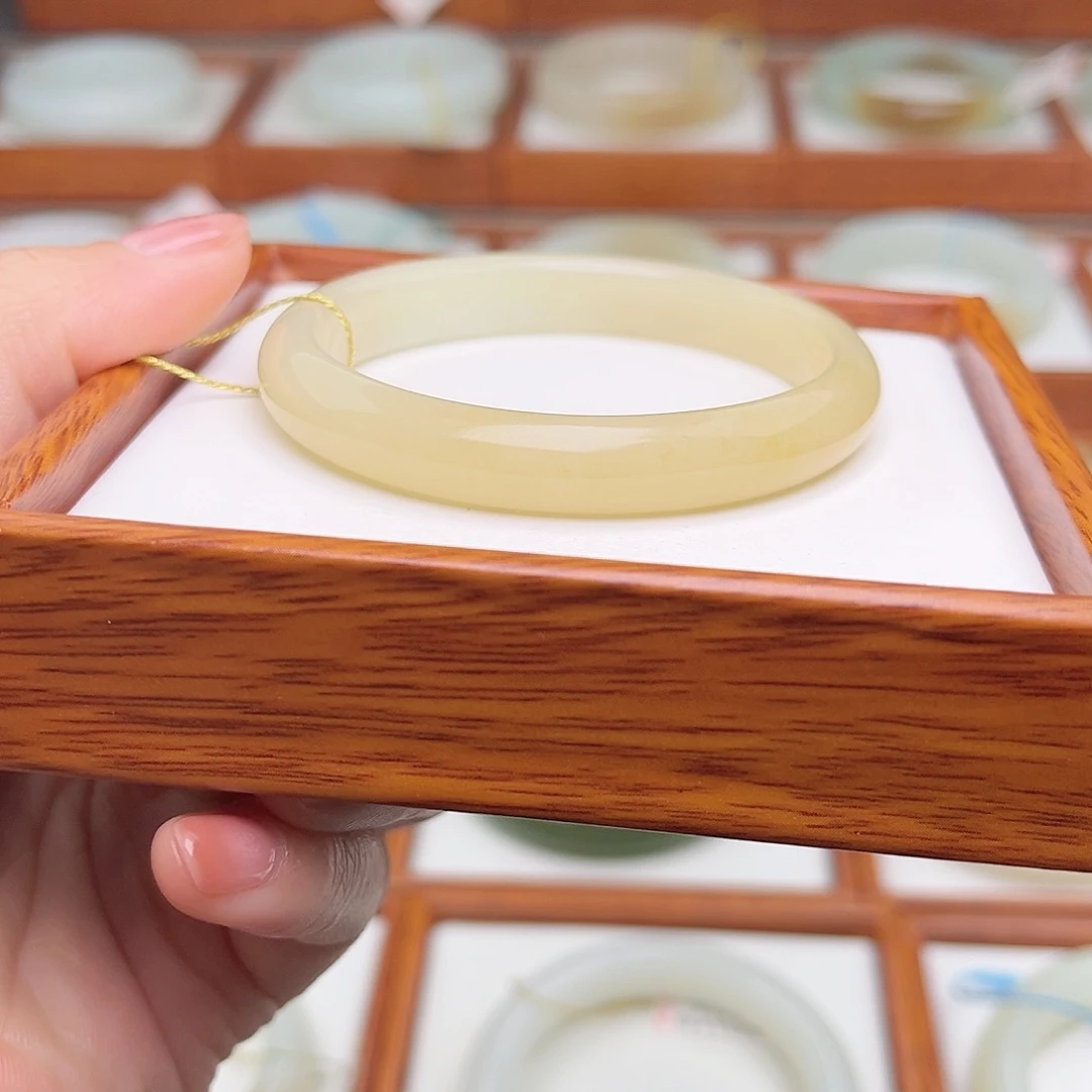 和田玉手镯未镶嵌52.6