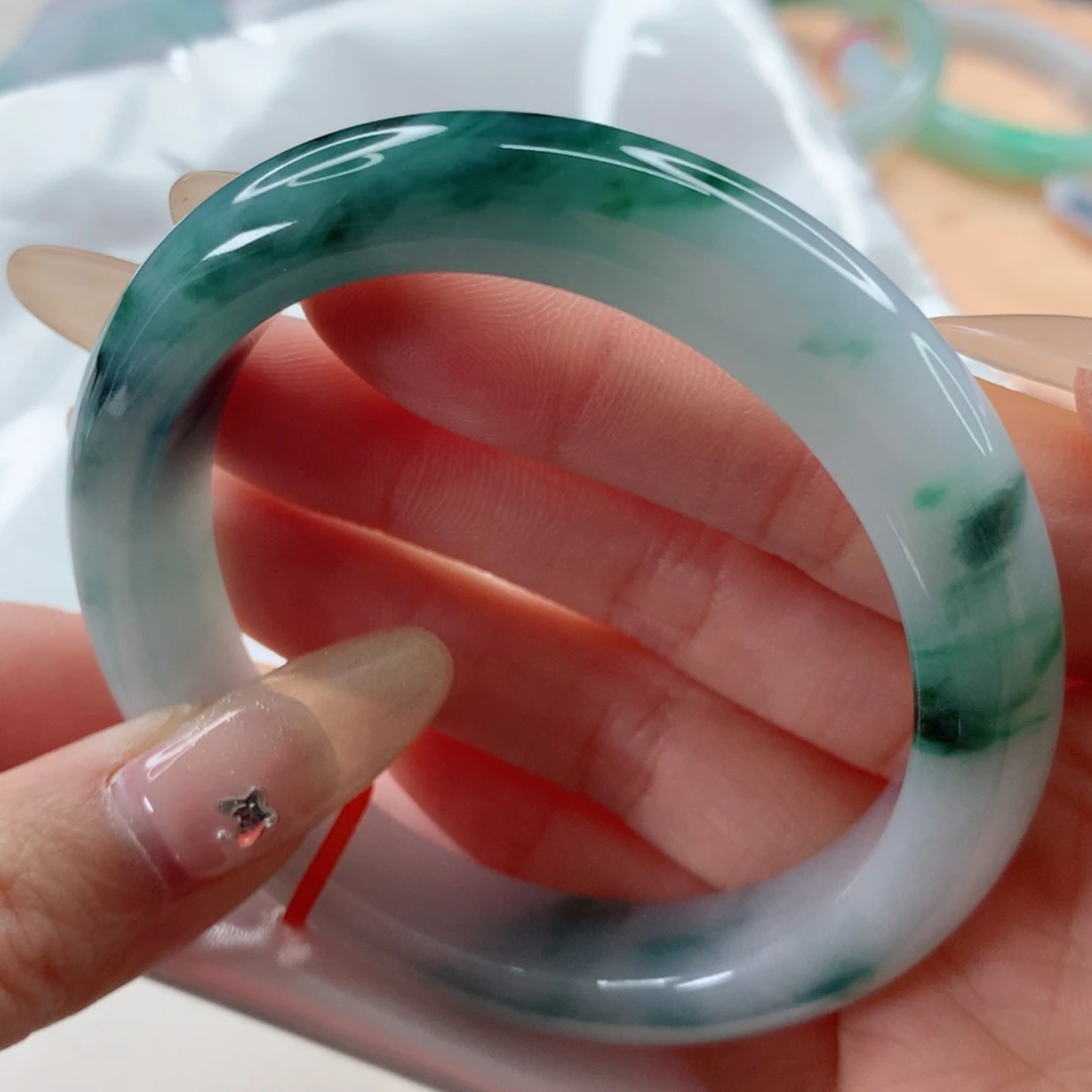 翡翠手镯未镶嵌56.1 正圈