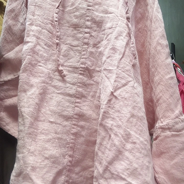 咪***妮柔粉色亚麻上衣瑕疵不退换50208
