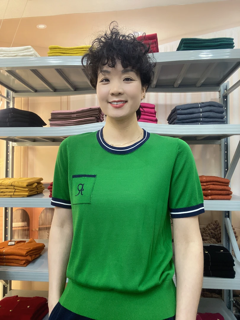 100%莱赛尔纤维圆领字母R撞色时尚百搭显瘦针织衫5575