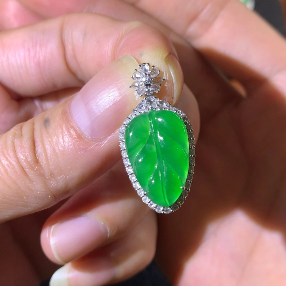 翡翠18K金镶嵌颈饰翡翠